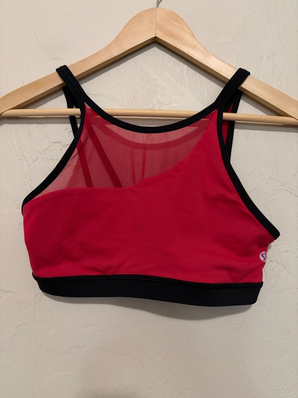 lululemon Red and Black Mesh-Back Sports Bra. Great Condition!!